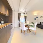Vibrant And Elegant Downtown Krk - One Bedroom 公寓 *