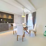 Vibrant And Elegant Downtown Krk - One Bedroom * 克尔克