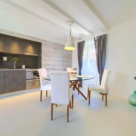 Vibrant And Elegant Downtown Krk - One Bedroom * Veglia