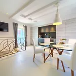 Vibrant And Elegant Downtown Krk - One Bedroom Apartamento